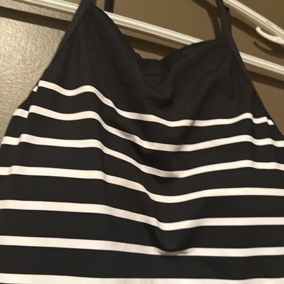 Lauren Ralph Lauren Halter Top Striped One Piece Swimsuit Size 8 Black & White - Picture 3 of 10
